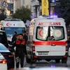 Xe cứu thương được triển khai tại hiện trường vụ nổ trên phố đi bộ ở trung tâm Istanbul, Thổ Nhĩ Kỳ ngày 13/11/2022. (Ảnh: Sky News/TTXVN)