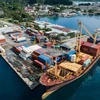 Một tàu container dỡ hàng tại một cảng tại Micronesia. (Nguồn: UNCTAD)