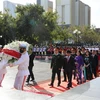 Đoàn Đại sứ quán dâng hoa tri ân các Anh hùng liệt sỹ tại Tượng đài Hữu nghị Việt Nam-Campuchia thủ đô Phnom Penh. (Ảnh Nguyễn Hùng/TTXVN)