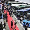 Khách tham quan Triển lãm xe buýt và xe buýt đường dài quốc tế ở Moskva, Nga, ngày 30/11/2022. (Ảnh: THX/TTXVN)