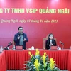 Thủ tướng Phạm Minh Chính làm việc với lãnh đạo Khu công nghiệp VSIP Quảng Ngãi. (Ảnh: Dương Giang/TTXVN)