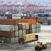 Các container hàng hóa tại cảng Busan, Hàn Quốc. (Ảnh: AFP/TTXVN)