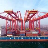 Cảng container ở Nhật Chiếu, tỉnh Sơn Đông, Trung Quốc. (Ảnh: THX/TTXVN)