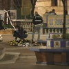 Cảnh sát Tây Ban Nha bên thi thể nạn nhân vụ tấn công bằng rìu tại thành phố Algeciras. (Nguồn: Europa Press/AP)