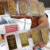 Các sản phẩm vàng miếng được bày bán tại Công ty vàng Bảo Tín Minh Châu, phố Hoàng Cầu, Hà Nội. (Ảnh: Trần Việt/TTXVN)