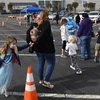 Một điểm xét nghiệm nhanh COVID-19 cho trẻ em tại Long Beach, California, Mỹ, tháng 3/2022. (Ảnh: AFP/TTXVN)
