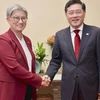 Bộ trưởng Ngoại giao Australia Penny Wong chào đón người đồng cấp mới của Trung Quốc Tần Cương tại G20 ở Ấn Độ. (Nguồn: 9News)