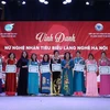 Vinh danh 10 nữ nghệ nhân tiêu biểu làng nghề Hà Nội. (Nguồn: Báo Nhân dân)