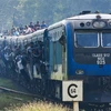 Tàu hỏa bị quá tải trong thời gian diễn ra đình công ngày 15/3/2023, tại Colombo, Sri Lanka. (Ảnh: AFP/TTXVN)