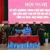 Lãnh đạo Bộ Chỉ huy Bộ đội Biên phòng và Hội Liên hiệp Phụ nữ tỉnh Cà Mau ký kết Chương trình phối hợp hoạt động giai đoạn 2022-2027. (Ảnh: Kim Há/TTXVN)