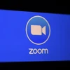 Biểu tượng ứng dụng Zoom trên một màn hình điện thoại. (Ảnh: AFP/TTXVN)