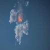 Tên lửa Super Heavy đưa tàu Starship của hãng SpaceX lên vũ trụ phát nổ ngay sau khi được phóng từ sân bay vũ trụ Starbase ở Boca Chica, bang Texas (Mỹ) ngày 20/4/2023. (Ảnh: AFP/TTXVN)
