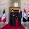Tổng thống Syria Bashar al-Assad (phải) và Tổng thống Iran Ebrahim Raisi (trái) tại cuộc gặp ở Damascus, Syria ngày 3/5/2023. (Ảnh: AFP/TTXVN)