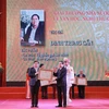 Nhạc sỹ Đinh Trung Cẩn nhận Giải thưởng Nhà nước về Văn học nghệ thuật ngày 19/5/2023. (Ảnh: Báo Tin tức/TTXVN)