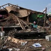 Nhiều ngôi nhà bị sập sau cơn bão Mocha tại Sittwe, Myanmar, ngày 16/5/2023. (Ảnh: AFP/TTXVN)