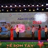 Lãnh đạo thành phố Hà Nội và thị xã Sơn Tây nhấn nút khai mạc Năm du lịch Sơn Tây - xứ Đoài 2023. (Ảnh: Bích Diệp/TTXVN)