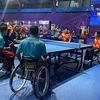 Cặp tay vợt của Đội tuyển bóng bàn khuyết tật Việt Nam thi đấu với đối thủ Indonesia tại ASEAN Para Games 11, Indonesia. (Ảnh: Hữu Chiến-Văn Phong/TTXVN)