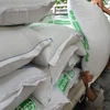 Công nhân vận chuyển gạo xuất khẩu tại Phnom Penh, Campuchia. (Ảnh: AFP/TTXVN)