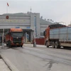 Phương tiện chở hàng thông quan qua luồng xuất nhập khẩu tại cửa khẩu Chi Ma, Lạng Sơn. (Ảnh: Quang Duy/TTXVN)