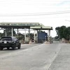 Trạm BOT Quốc lộ 1K đã dừng thu phí 3 năm qua. (Ảnh: Nguyễn Văn Việt/TTXVN)