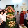 Đoàn công tác của Tỉnh ủy, HĐND, UBND tỉnh Đắk Lắk thăm và chúc mừng Cơ quan TTXVN tại Đắk Lắk. (Ảnh: Tuấn Anh/TTXVN)