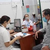 Người dân thành phố Nha Trang khám bệnh tại Trạm Y tế phường Phương Sài, thành phố Nha Trang ngày 20/6 thuận lợi. (Ảnh: Phan Sáu/TTXVN) 