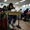 Thiếu niên Hàn Quốc chịu áp lực học hành quá lớn. (Ảnh: AFP)