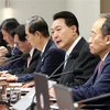 Tổng thống Hàn Quốc Yoon Suk Yeol (thứ 2, phải) phát biểu tại cuộc họp nội các ở Seoul ngày 13/6/2023. (Ảnh: Yonhap/TTXVN)