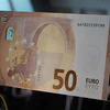 Đồng tiền mệnh giá 50 euro được trưng bày tại Ngân hàng Trung ương châu Âu ở Frankfurt am Main, miền Tây Đức. (Ảnh: AFP/TTXVN)