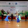 Các vận động viên tranh tài khiêu vũ sau lễ khai mạc. (Ảnh: Trần Lê Lâm/TTXVN)