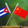 Cờ Cuba và cờ Trung Quốc. (Ảnh minh họa: China Briefing)