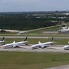 Máy bay của Hãng hàng không United Airlines tại sân bay quốc tế George Bush ở Houston, Texas, Mỹ. (Ảnh: AFP/TTXVN)