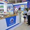Khu triển lãm giới thiệu các tiềm năng về công nghiệp, thương mại, đầu tư và du lịch của thành phố Đà Nẵng. (Ảnh: Quốc Dũng/TTXVN)