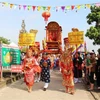 Nghi lễ rước kiệu tại Lễ hội Đình Chèm, Hà Nội. (Ảnh: Nguyễn Thắng/TTXVN)