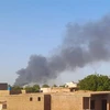 Khói bốc lên sau giao tranh tại Khartoum, Sudan ngày 14/7/2023. (Ảnh: AFP/TTXVN)