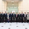 Đoàn đại biểu cấp cao TP Hồ Chí Minh đến thăm và làm việc với Trường Đảng Thành ủy Thượng Hải. (Ảnh: TTXVN phát)