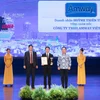 Ông Huỳnh Thiên Triều, Tổng Giám đốc Amway Việt Nam nhận Giải thưởng Top 5 Nhà lãnh đạo Tiêu biểu châu Á-Thái Bình Dương 2023.