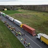 Xe tải xếp hàng dài tại cửa khẩu biên giới Ba Lan-Ukraine ở Dorohusk, Ba Lan, ngày 10/11/2023. (Ảnh: AFP/TTXVN)
