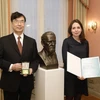 Giáo sư Shimon Sakaguchi trở thành chủ nhân Giải thưởng Paul Elrich và Ludwig Darmstaedter, giải thưởng mang tên nhà miễn dịch học vĩ đại người Đức Paul Elrich (1854-1915) (Ảnh: IFReC, Đại học Osaka)