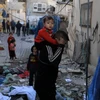 Cảnh đổ nát sau các vụ không kích của Israel tại Rafah, phía nam Dải Gaza, ngày 26/12/2023. (Ảnh: THX/TTXVN)