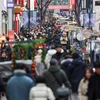 Dường phố Myeong-dong, Jung-gu, Seoul đông đúc người qua lại trong ngày cuối cùng của năm 2023. Ảnh: (Yonhap)