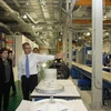 Chủ tịch Quốc hội Vương quốc Thụy Điển Urban Ahlin thăm nhà máy thiết bị điện cao thế và trung thế của Công ty Cổ phần Máy biến thế ABB Việt Nam (Tập đoàn ABB) tại tỉnh Bắc Ninh năm 2015. (Ảnh: TTXVN)