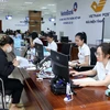 Người dân, doanh nghiệp đến bộ phận một cửa Trung tâm dịch vụ hành chính công tỉnh Lào Cai giải quyết thủ tục hành chính. (Ảnh: Quốc Khánh/TTXVN)