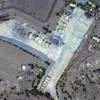 Hình ảnh từ vệ tinh Maxar cho thấy một số căn nhà bị phá hủy tại sân bay Hodeida (Yemen), sau các cuộc không kích của không lực Anh-Mỹ nhằm vào lực lượng Houthi ở Yemen, ngày 12/1/2024. (Ảnh: AFP/TTXVN)