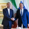 Ngoại trưởng Iran Hossein Amir-Abdollahian (trái) và Ngoại trưởng Nga Sergei Lavrov trong cuộc gặp ở Cape Town, Nam Phi ngày 2/6/2023. (Ảnh: AFP/TTXVN)