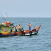 Lực lượng chức năng thực hiện nhiệm vụ tuần tra, kiểm tra hoạt động của tàu cá trên vùng biển Cà Mau. (Ảnh: TTXVN phát)