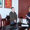Cơ quan Cảnh sát Điều tra Công an tỉnh Nghệ An thi hành lệnh bắt bị can để tạm giam đối với Hồ Văn Mạnh và Trần Thị Ngọc. (Ảnh: Truyền hình Nghệ An)