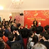 Đại sứ Việt Nam tại Anh Nguyễn Hoàng Long phát biểu chào đón đông đảo bà con kiều bào tới dự buổi gặp mặt nhân ngày Tết cổ truyền của dân tộc. (Ảnh Vân Hải/TTXVN)