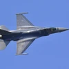 Tiêm kích F-16 của Không lực Mỹ bay trình diễn tại căn cứ không quân Osan ở Pyeongtaek, Hàn Quốc. (Ảnh: AFP/TTXVN)