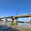Cầu Châu Đốc vượt sông Hậu nối thị xã Tân Châu và thành phố Châu Đốc, tỉnh An Giang. (Ảnh: Thanh Sang/TTXVN)